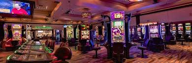 Giao diện ứng dụng giải trí 78wn hiển thị slot online và live casino trên mobile